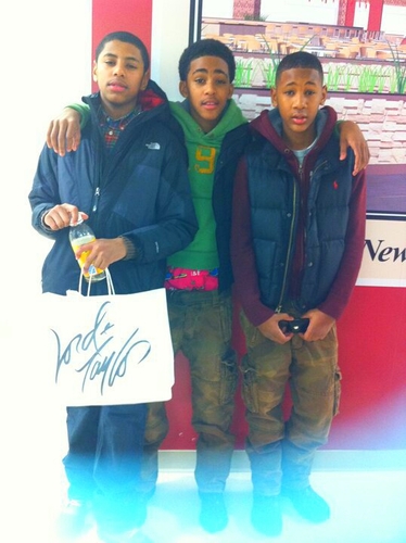 15 an living that fuckin life make sue you go fallow my manz naheem him@tht boul mid & my wife @Nivee:*