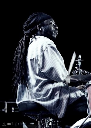 Drummer. Founder of #Kalmunity. #Kalmunity Jazz Project. #dArk mAAt'r. #groundfood. # Inword. #MTL #KVC
