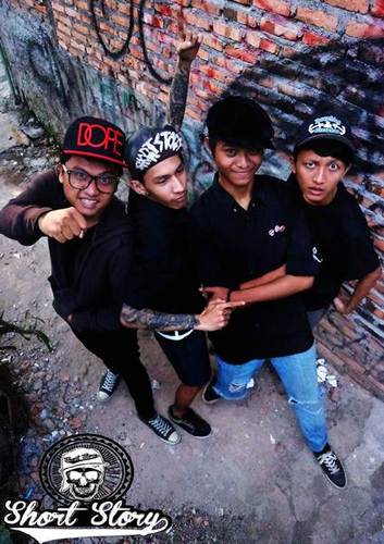 This is Band PUNK ROCK (91009), @donny_gossip @iasshortstory @ikbal_firdaus , @imamdroppy  || Cp ias: 0821 2587 1004 | pin 26D1709E