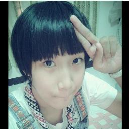 สวัสดีค่ะ :) ชื่อ บีม น่ะค่ะ ไม่ค่อยน่ารัก แต่น่าดูแล XD  นิสัย  ยิ้มง่าย หายโกดง่าย  หวั่นไหวกับทุกคค่ะ