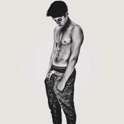 Don't follow me, follow @SarahBelieber1D
if you did it, i'll follow you.