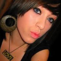 Follow moi t'aura un bisous.✝ Je mord pas hein.