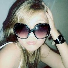 Sou αquelα que todos αchαum os piores defeitos,
mαs que continuα vivendo
porque sαo os defeitos que me tornαum diferente (³)
dαs perfeitinhαs c: ♥