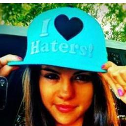 Selenator española, amante de la música y la fotografía. Me encantaría viajar por todo el mundo y conocer a mi Gran Modelo a Seguir @selenagomez