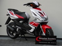 In en verkoop van nieuwe en jonge gebruikte scooters en (brom)fietsen . Voor ons actuele aanbod of aanbiedingen kijk dan op http://t.co/DOI393Iehd