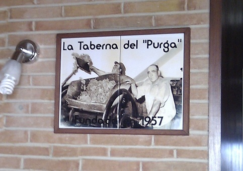 Bar de tapas, celebraciones, barbacoas, platos combinados.. el lugar perfecto para comer bien y barato. Tenemos patio interior climatizado!! - Luis El Purga