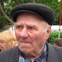 mofhupuse's profile picture. Знаете почему задница разделена пополам по вертикали, а не по горизонтали? А чтобы при беге не хлопала!