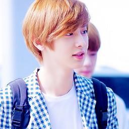 อันยองครับ ผมชาลยอลสุดหล่อ จากเอ็กโซ่เค ผมหล่อ สุภาพบุรุษ ให้เกียรติทุกคน (ผมจะกวนให้คุณประสาทหลอนเลย) #แจกปีโป้แต่ไม่ให้สีแดงนะครับ  fam:_EXOB0T