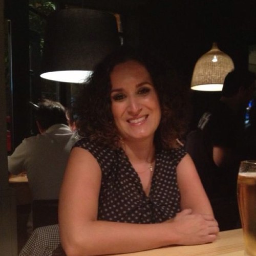 Chef. Traductora. Profesora de inglés. Enamorada de la gastronomía y de compartir mis recetas con mis amigos.