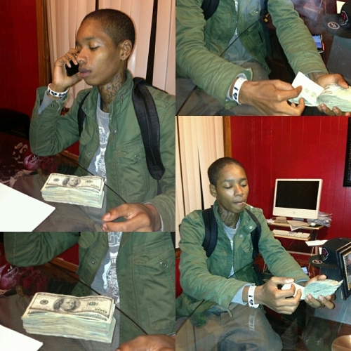 for booking and features call my manager #773-972-4653 email me jayloud93@gmail.com #JOJOWORLD #JOJOVILLE #BDK fuck the opps ; My Homie @NIKEMeDown__