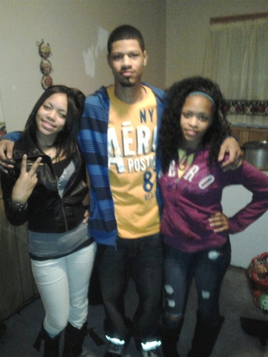 - im MYbestfriend &im MYworst enemy* and no one else can hurt me unless i let em, is yu feelin me? inLove w|Drake★ ⇨My Sisters Befoo ALL Den Yall ;)⇦ #FamTight