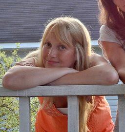 morunning's profile picture. I'm a lover, not a fighter. Also, a runner, artist, sister, wife, daughter, friend...