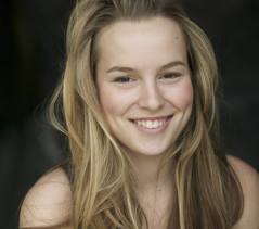 I'm here supporting my idol Bridgit Mendler3
Giving updates and maybe just tweeting random stuff about her and myself :)
Follow me and I always follow back!
