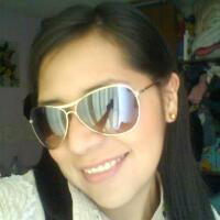 becky_riv's profile picture. Comienza el día con una sonrisa, verás lo divertido que es ir por ahí desentonando con todo el mundo.
