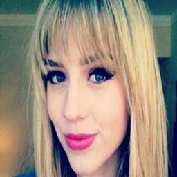 Ela não anda, ela desfila, ela é top, capa de revista,  é a mais mais, ela arrasa no look.. ♪
@sophiaabrahao