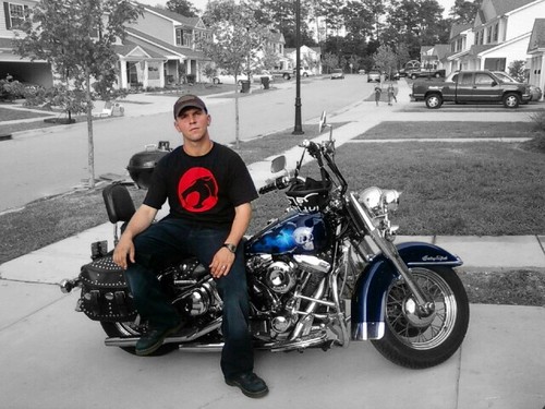 Constitutionalist, fiscal conservative, with a bit of libertarian sprinkled in.

USMC OIF/OEF Veteran 

#BigGovernmentSucks