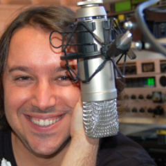 Periodista, viajero, hedonista, optimista... Escúchame en RockFM