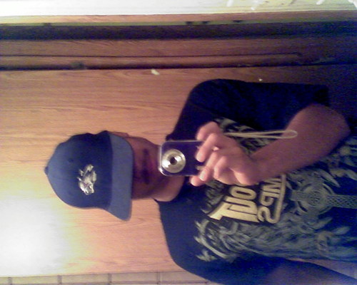 I am a cool guy and funny i love to go out to movies and parks :)