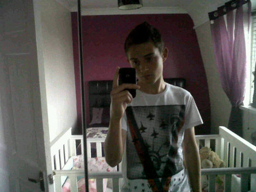 Reecefilon17's profile picture. 230E9F5F.           I follow back:--) 07761316590