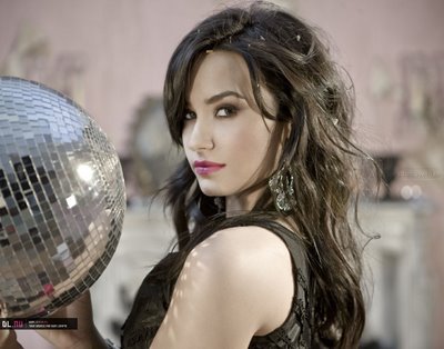 Não me julgue, você sabe o meu nome, não minha história. Demi Lovato