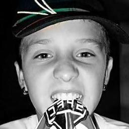 Irmãaao Daaa #LaaraCossta 
     ée nooois.... 
Too Falandoo de Amizadee .