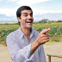 Gobernador, modelo, empresario, actor. Ferviente admirador de Juan Carlos Romero, hasta que me hice gobernador