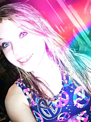 Im Kourtney, I love having a good time, & hanging with friends!(: