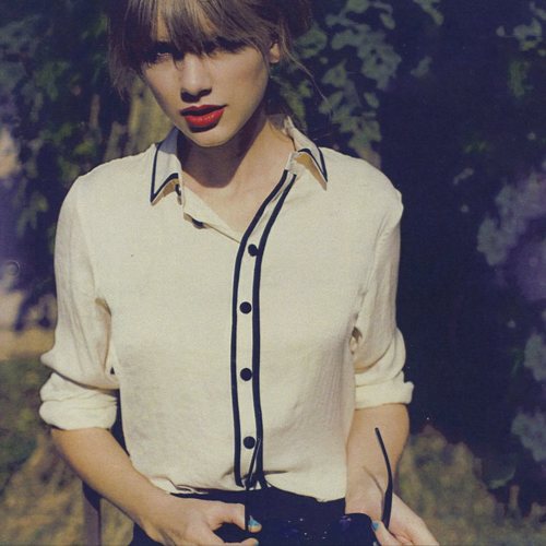 Just a swiftier, you know? A girl that is in love and keeps on listening to @taylorswift13 songs to feel better. @AnneV replied me back at 23/10/12 ;D