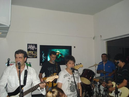 me necanta the beatles soy un buen conosedor del roc internaconal e nacional