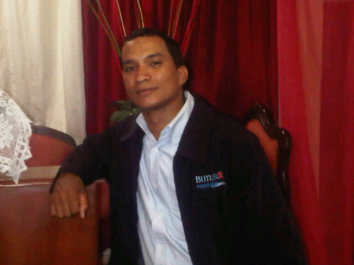 este ministerio ,un Dios de milagros y de poder fue formado   en el año 2002 ,mi nombre es Edward vasquez presidente del ministerio para su gloria