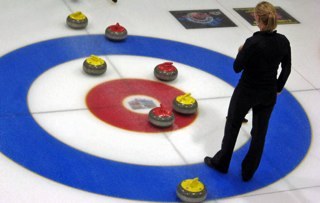 🥌 Loves everything & anything about curling. I love to follow competitive curling & cheer for my favourite teams 🥌
