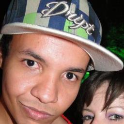 Se você algum dia sonhou em conhecer uma pessoa incrível, pode parar de sonhar, isso não existe, rsrsrsrsrs

VOGUE