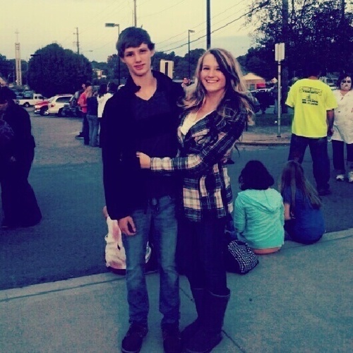 @sierrasmith_96 loves you to pieces to the moon and back (: