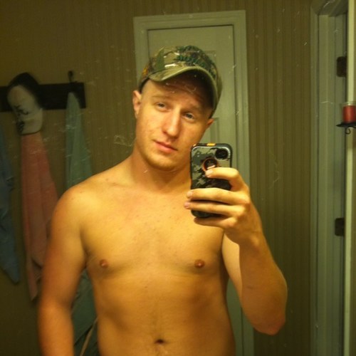 hey! whats up my name is scott! im a pretty social person that loves to make new friends and have a good time! hit me up sometime!
