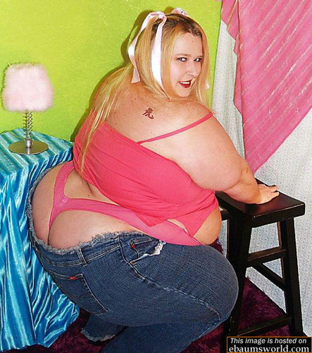 heeyyyyy!! i live for my chicken pot pies and some good sex... follow me. i follow back ;)