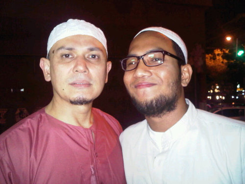 Allah selalu melihat kita