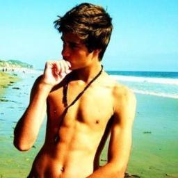I'm a guy. I can make you smile with my tweets. Love you xx