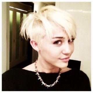 #OFFICIAL HAIRCUT Hi, i'm not Miley im just her haircut! -funniest haircut on twitter
I follow back! #teamfollowback
