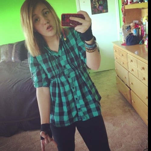 IvieBudka's profile picture. If you don't like my tweets don't read them.. aMeN.