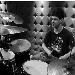 Baterista da deadline curtir pagina minha banda ai  https://t.co/hBm3UDvEbU e eu adisona eu no facebook https://t.co/c7ONifU3sy