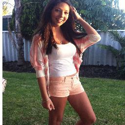how now brown cow. 
caitlyn, fifteen, model & singer. vegetarian.
if you breathe the same oxygen as me, we should be frendz. thats my life in 160 characters.
