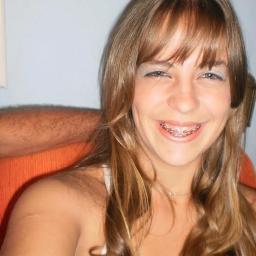18 anos,Vascaína, Sagitariana, Capixaba, uma pessoa amiga, que agradece todos os dias pelos amigos que têm e muito sincera♥