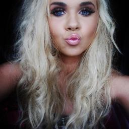 Hey i'm chloeee 
i follow back sweeties,
my facebook: http://t.co/idcFJkPZDW