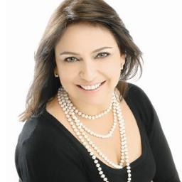 Sou mulher forte sem abrir mão da feminilidade,carinhosa porém decidida.