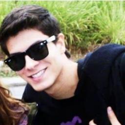 Junte os grãos de areia,a água do mar,as estrelas do céu e talvez chegue perto do tamanho do amor qe eu sinto por vc @Aguiarthur Bjs da @aleloyola nos fvs..