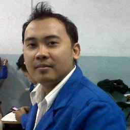 Aku hanya orang yang ada dibalik layar, membuat orang lain bahagia dan sering kali dilupakan.