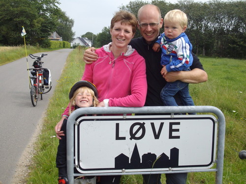 FrankSarton's profile picture. Papa, echtgenoot, Gilzenaar,raadslid namens Kern75, Diamant-groep, Doortrapper, Wielerweekend Gilze en ook nog Wielrenner van het Jaar, hoop ik althans.