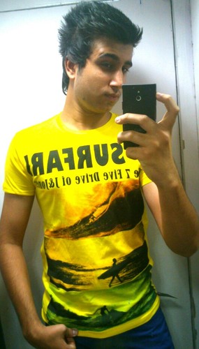 fun lovin guy like to make new frndz one in my company enjoys alot so wat lukin be frnd then ;-) ;-)