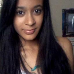 Hoje eu vou viver pra esperança, pra coisas bonitas e sorrisos largos. Mesmo que tudo dê pra trás. Hoje vou andar de mãos dadas com meu anjo da guarda.