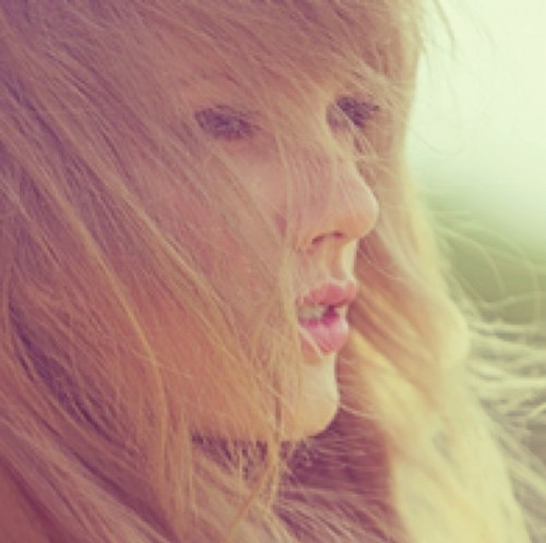 Was at the Speak Now Tour on March 30th 2011 :D Fearless female, 19, UK :) I would be enchanted to meet you @TaylorSwift13, you keep me safe and sound ^_^